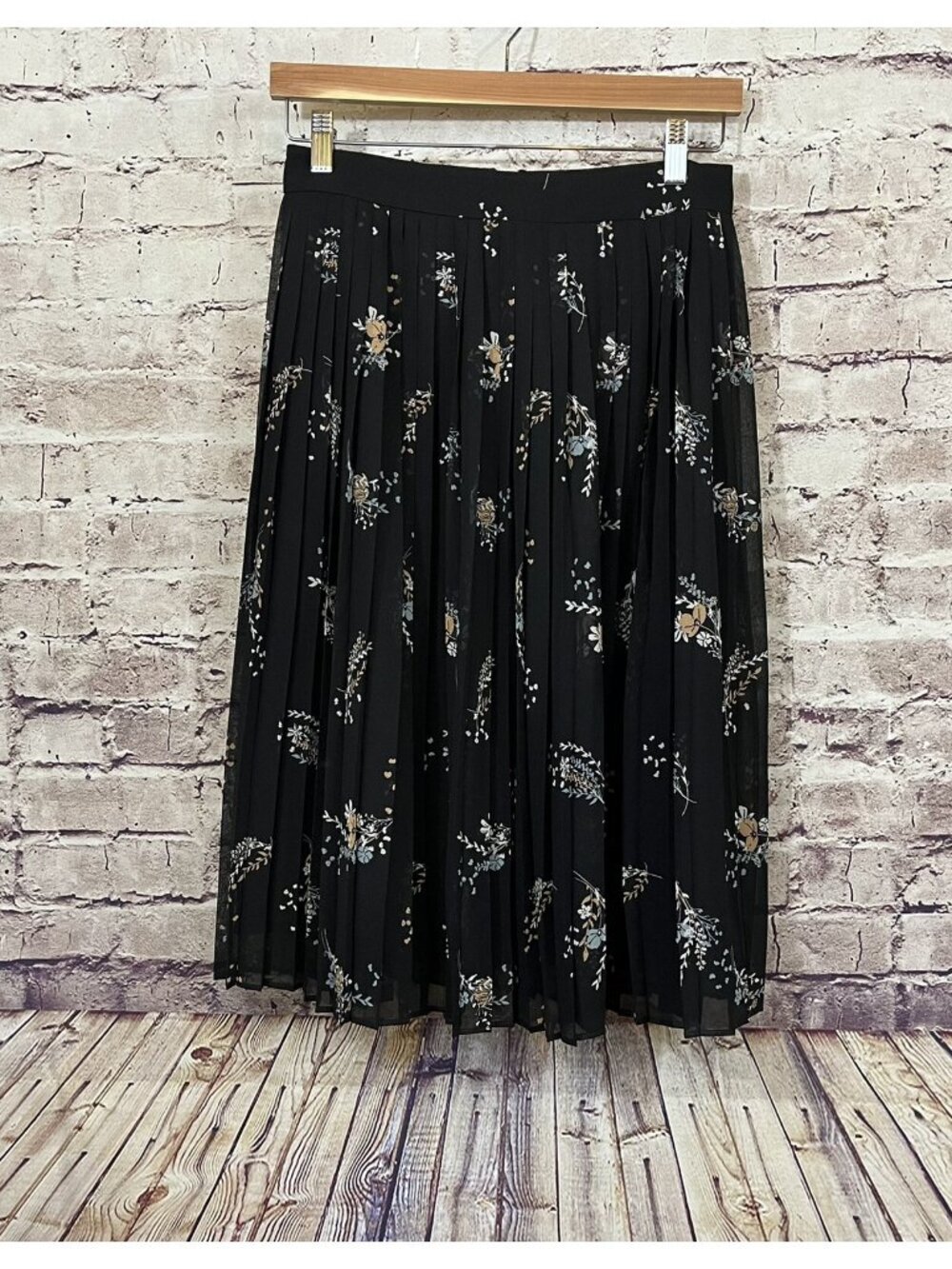 Ann Taylor Black Floral Pleated Mid Length Skirt